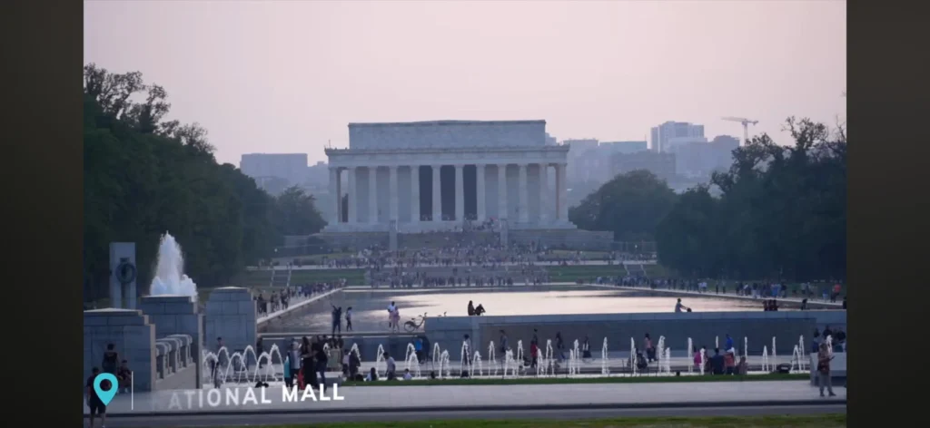 Scenic view of the National Mall in Washington DC featuring iconic landmarks like the Washington Monument and Lincoln Memorial on a guided private tour